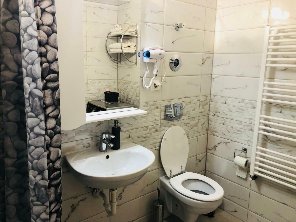 Eme Apartments Braşov Esterno foto